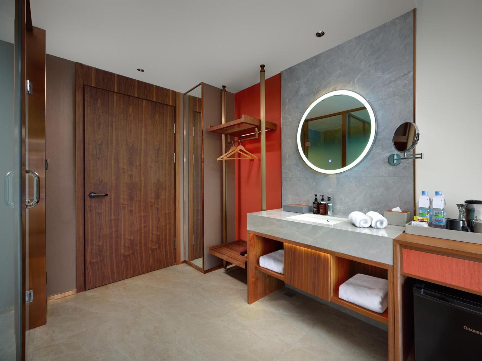 Model J Hotel Jakarta Soekarno - Hatta Airport Tangerang Exterior foto